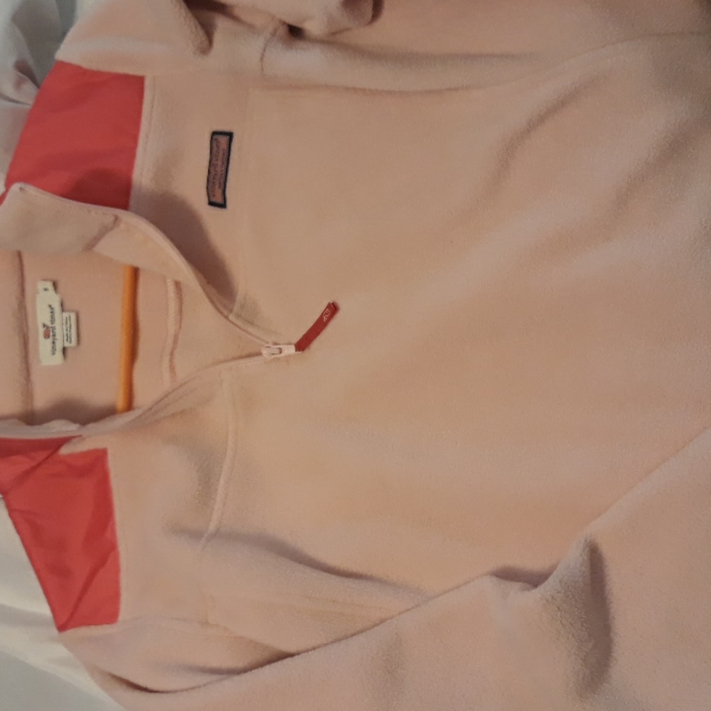 Small vineyard vines pullover  washed and cleaned no pets no smoking